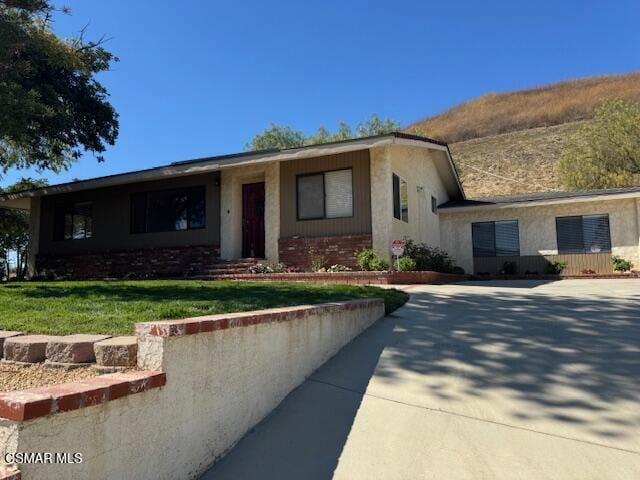 Building Photo - 2485 E Hillcrest Dr