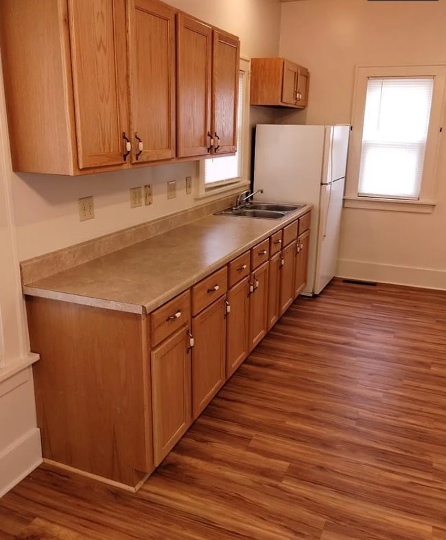 Building Photo - 1140 E Dayton St