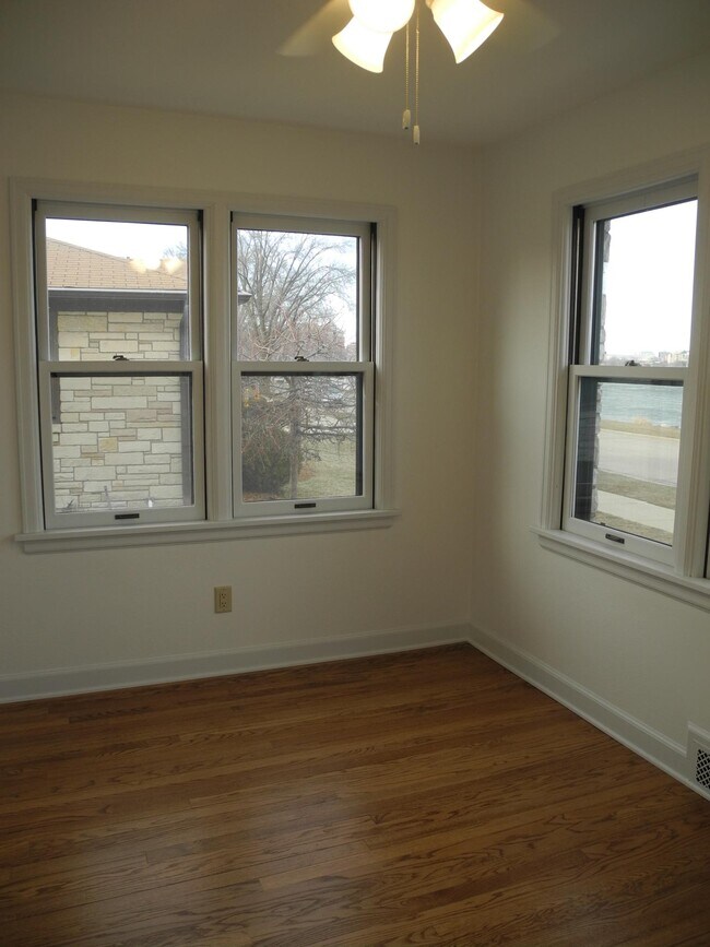 Sunroom - 946 W Shore Dr
