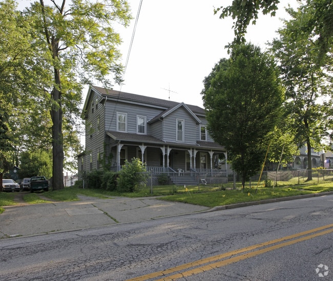 Primary Photo - 262 W Riddle Ave
