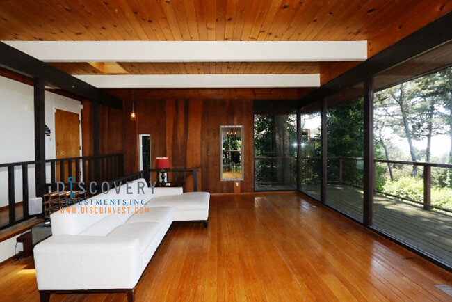 Building Photo - Contemporary Montclair Four Bedroom Home