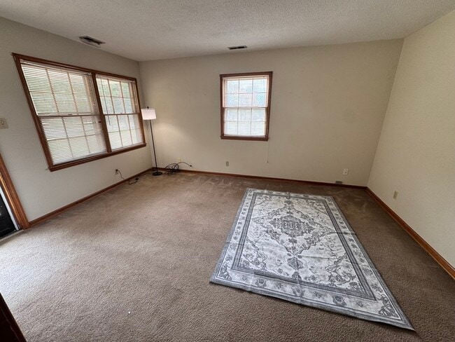 Building Photo - 2 Bed Duplex with Rocking Chair Front Porc...