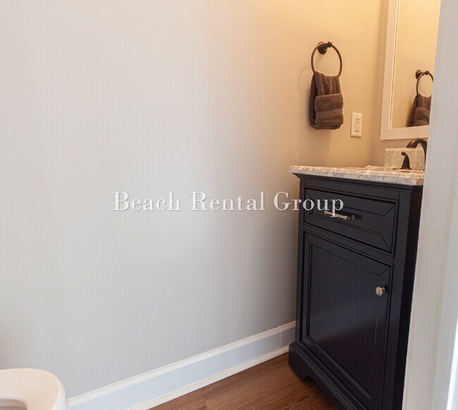 Building Photo - Furnished Unit Overlooking Golf Course