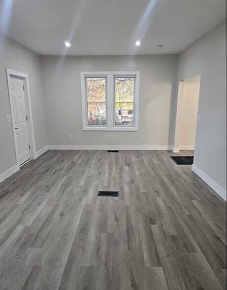 Building Photo - 159 Lincoln St