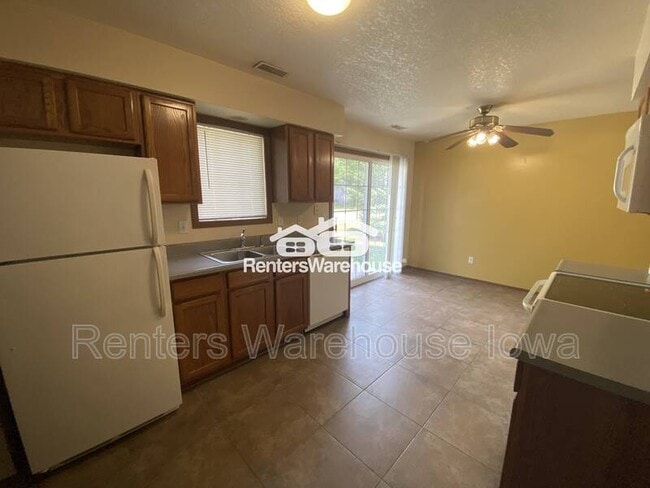 Building Photo - 509 15th St SE