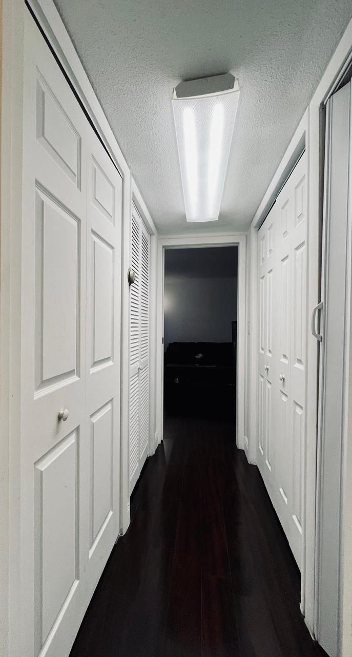 WALKING CLOSET - 1750 115th NE St