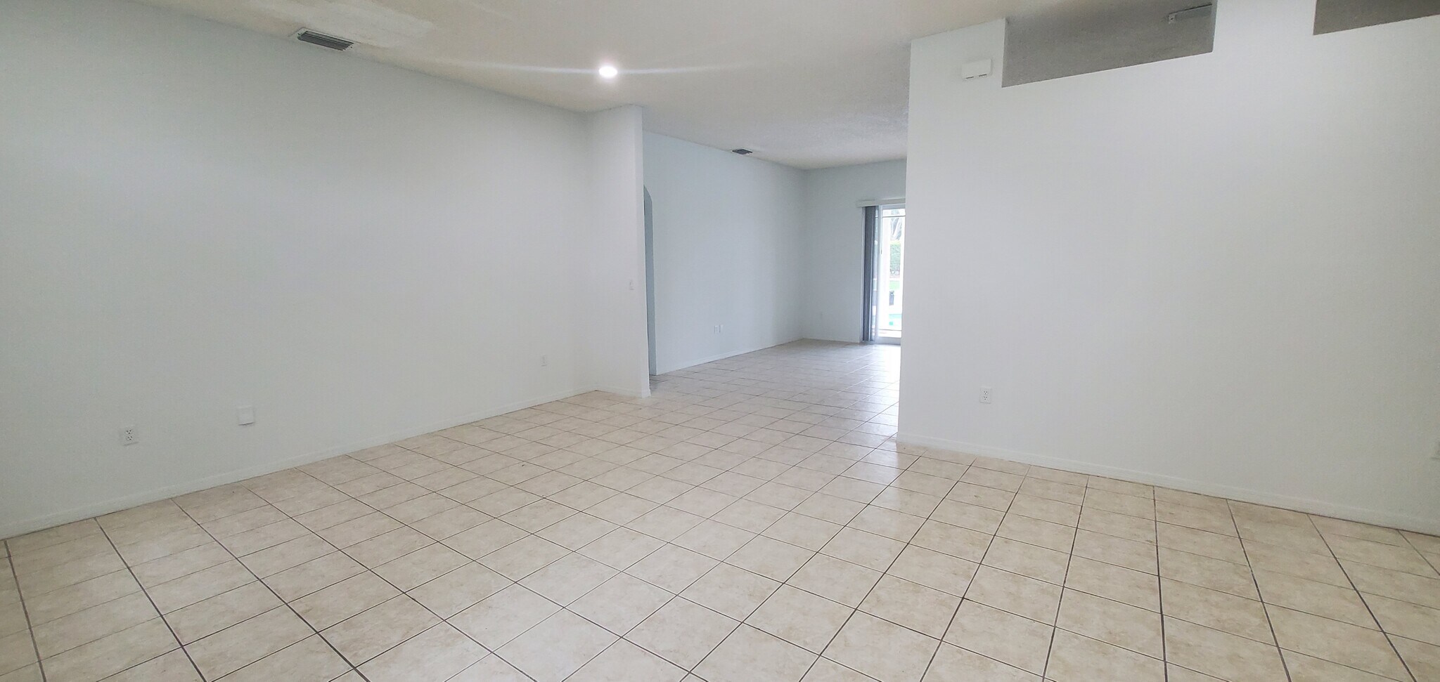 Building Photo - 420 SE 23rd Ln