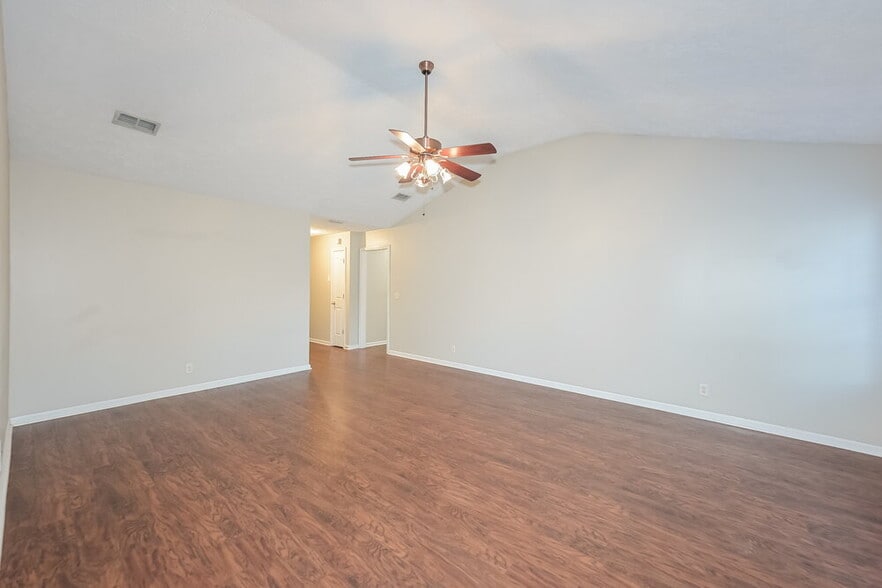 Building Photo - 3012 Wellington Pl