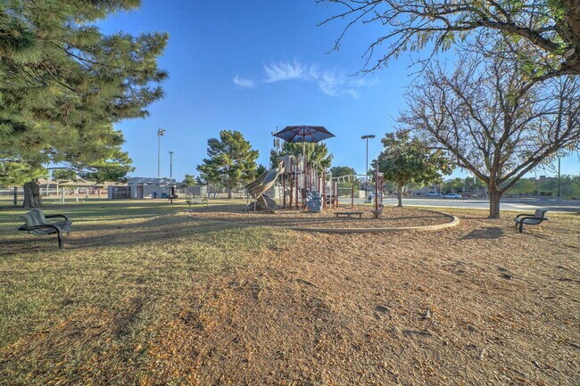 Building Photo - 8940 E Palm Ridge Dr