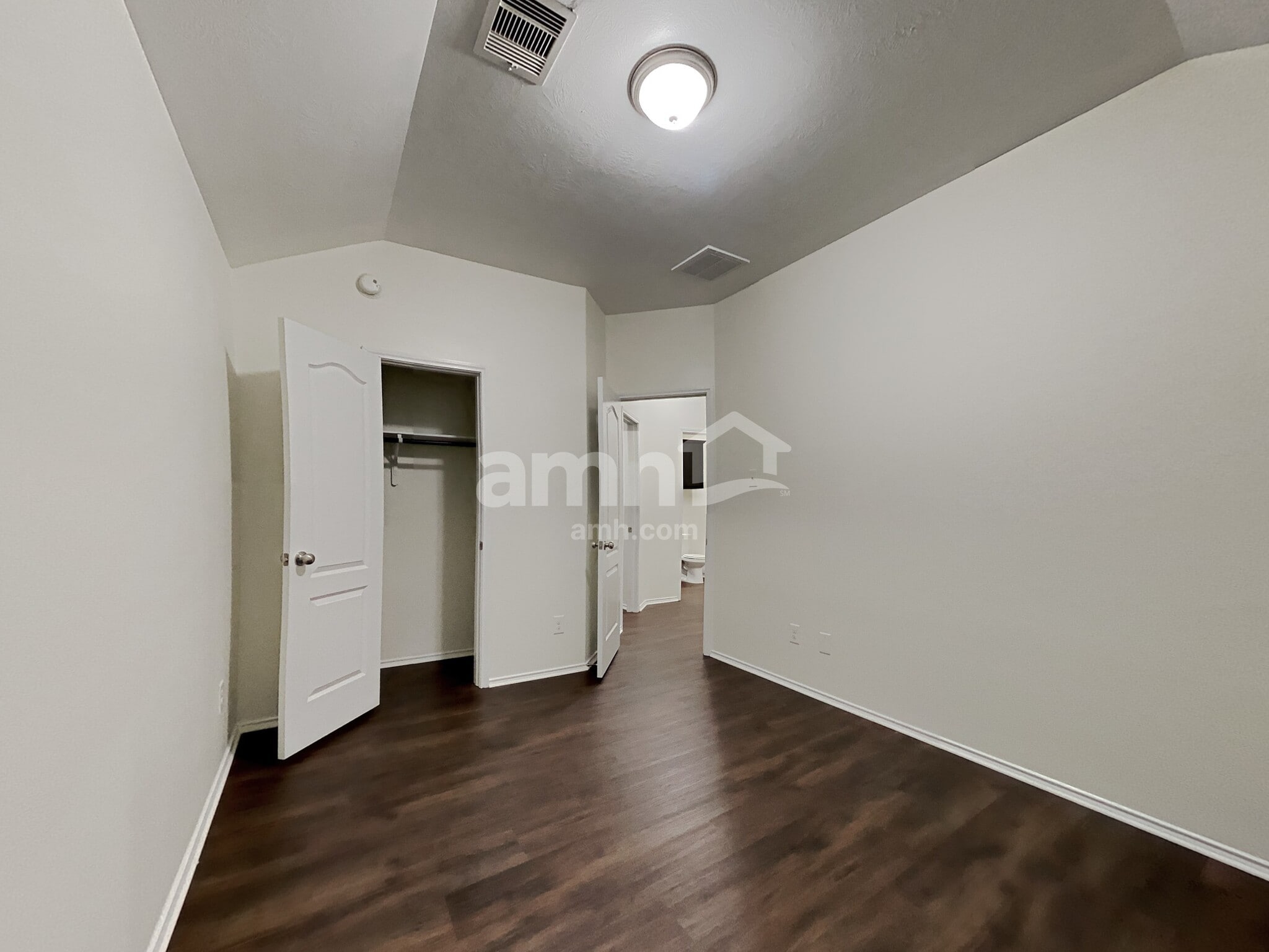 Building Photo - 2550 Riverway Dr