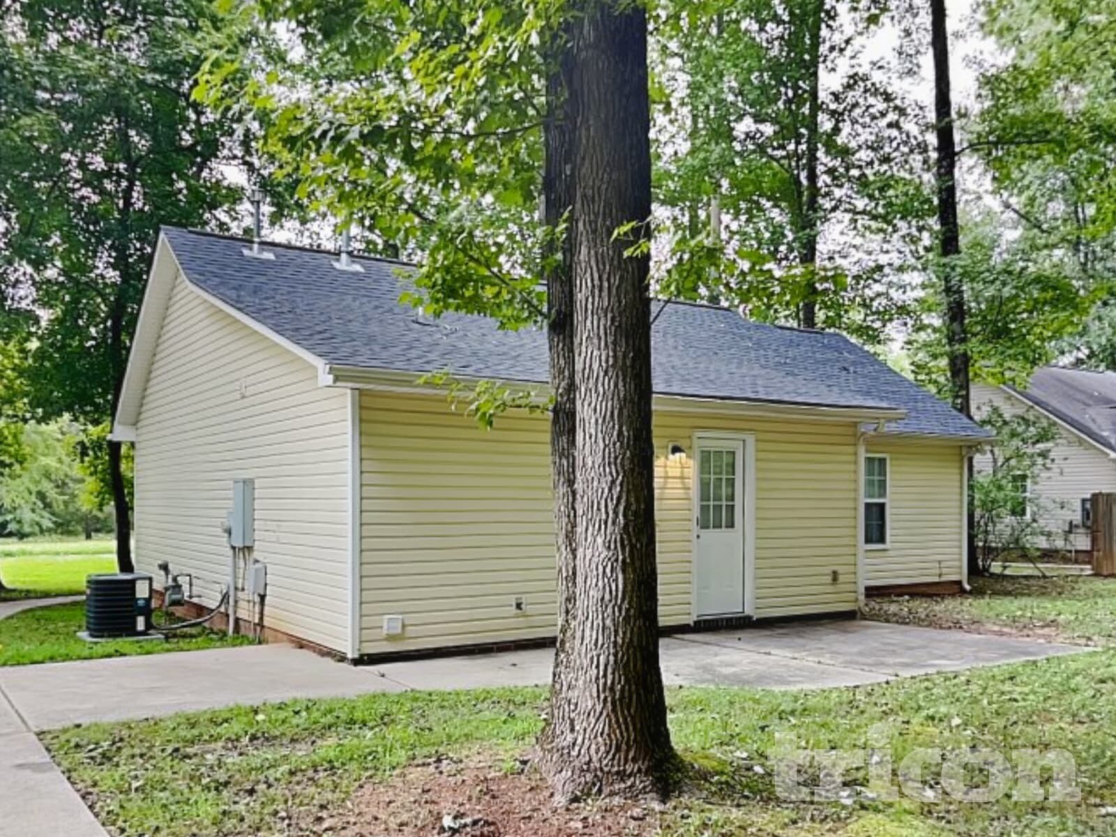 Building Photo - 821 Gore St