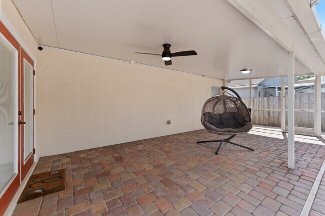 Building Photo - Absolutely stunning executive (LARGE) 3 BR / 2 BA / 2 Car Garage home in the highly sought after ...