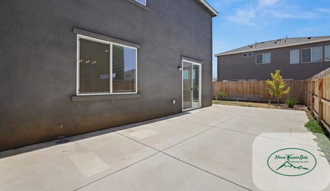 Building Photo - CORNER LOT - Beautiful 5-Bedroom Home for Rent in North Merced!