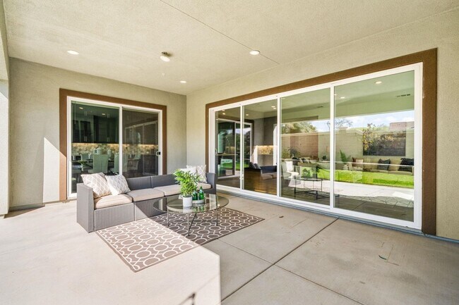 Building Photo - GORGEOUS 3300 Sqft Single Story 4 Bed 3.5 Bath House in Brentwood