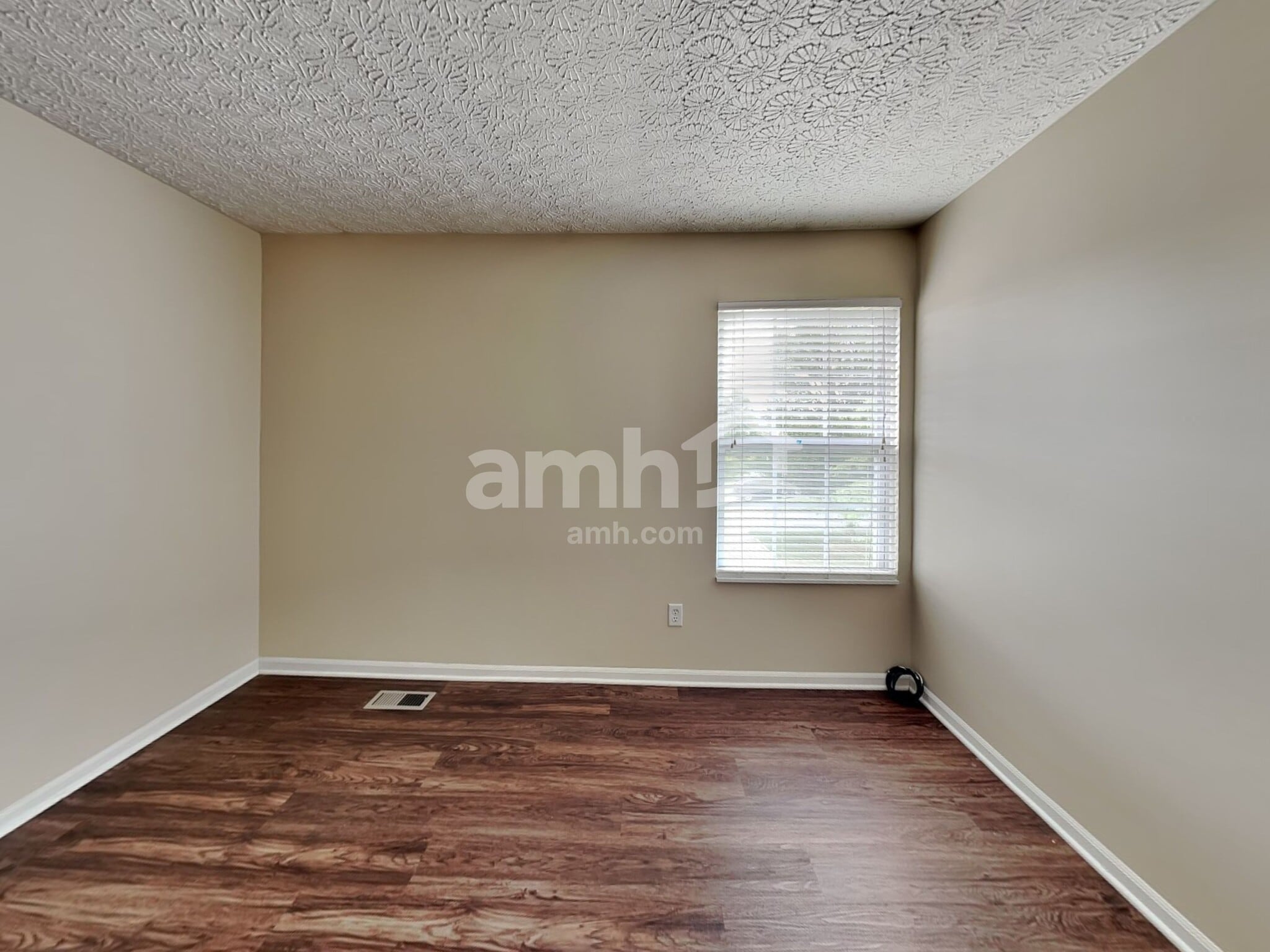 Building Photo - 1124 Waterview Ct