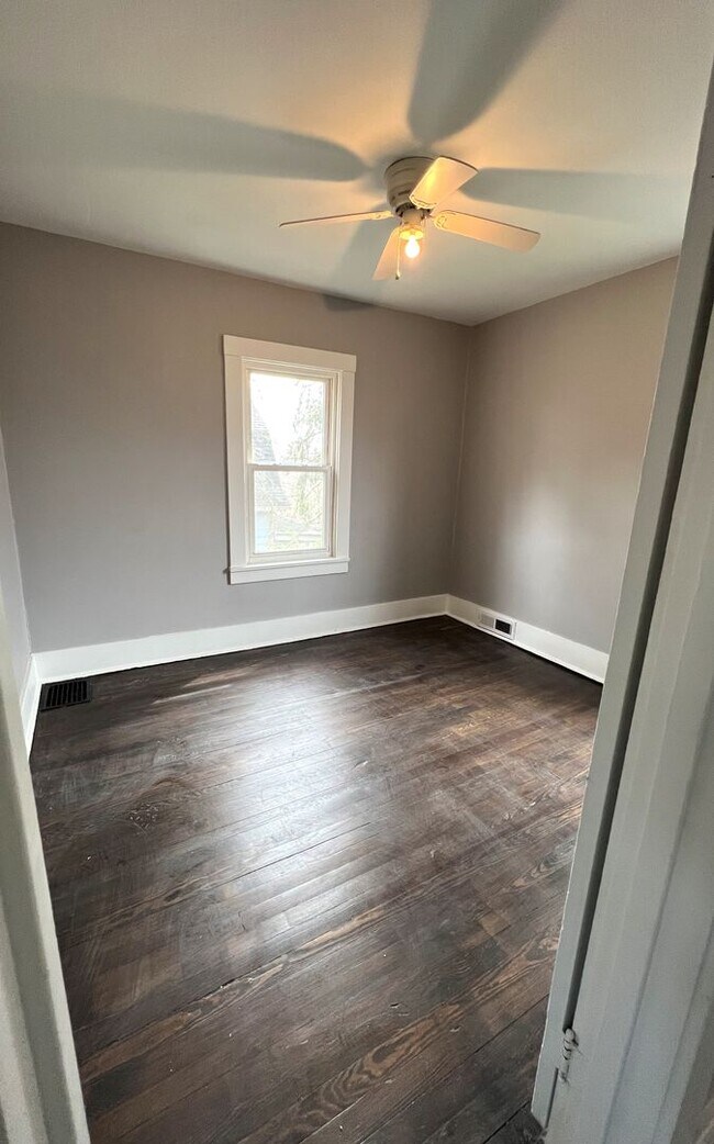 Building Photo - Charming 3 Bed, 1 Bath Home on a Quiet Street in Crafton Heights - Available 7/1!