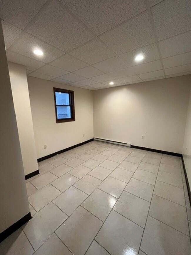 Building Photo - 233 E Ridge St