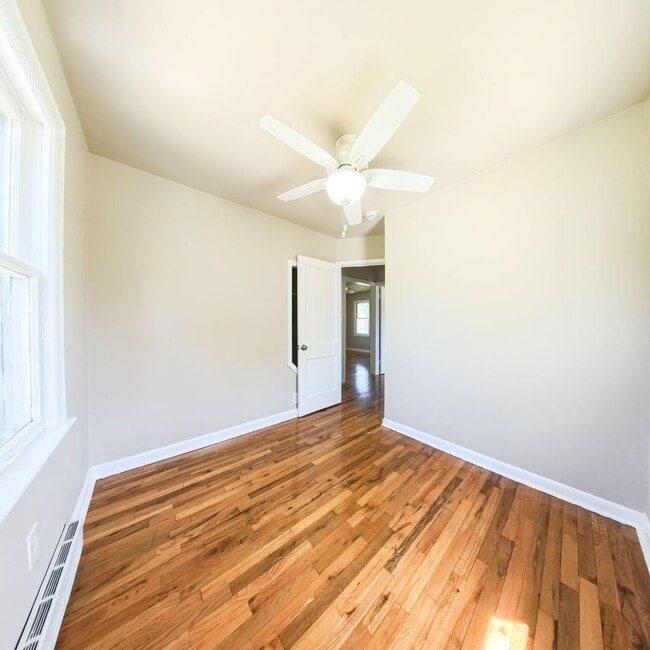 Building Photo - Newly updated 2 bedroom 1 bathroom home-Ad...