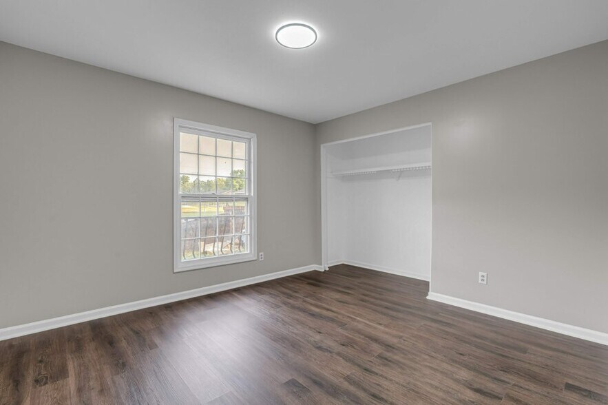 Building Photo - 141 Babs Dr