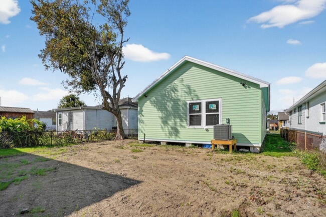 Building Photo - 2825 Cherry St