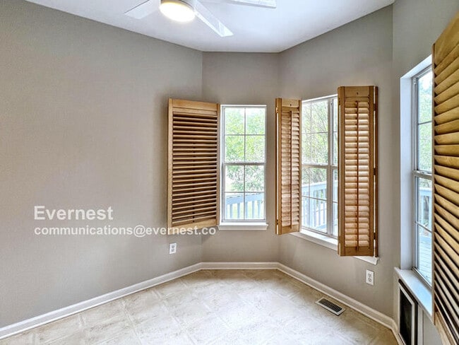 Building Photo - 205 Camellia Dr
