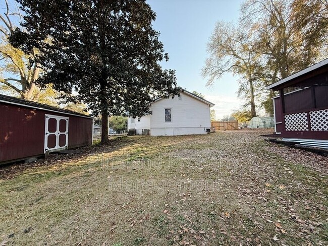 Building Photo - 413 E Donaldson Ave