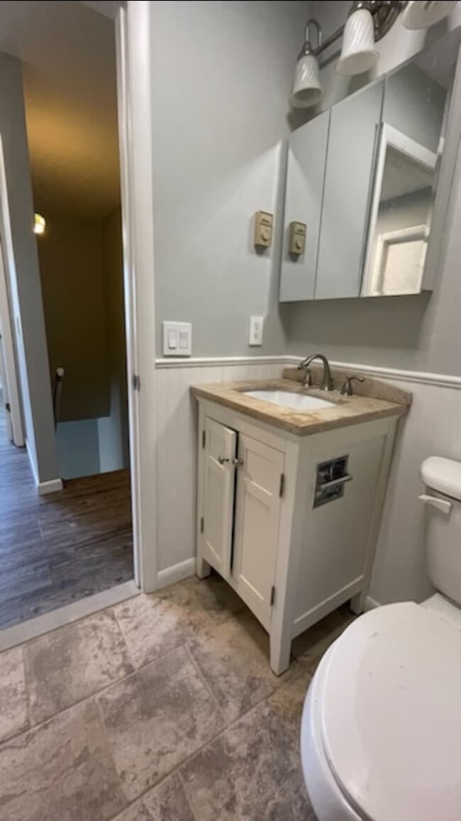 Building Photo - 223 Rundall Plz