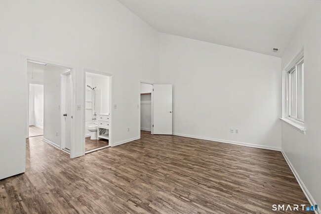 Building Photo - 32 Deer Run