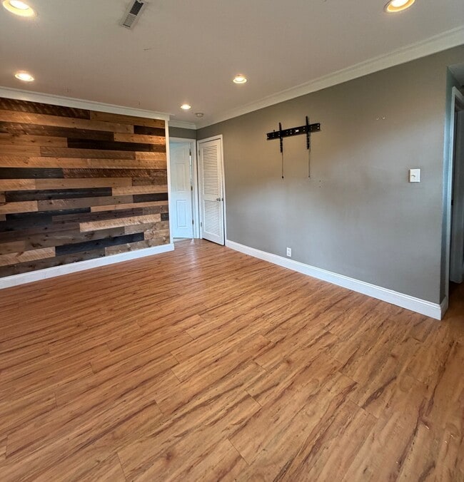 Building Photo - 5S481 Glenoban Dr