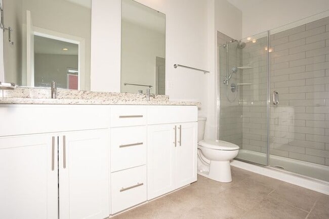 Building Photo - 2 Bedroom Townhome in Chatham Arch