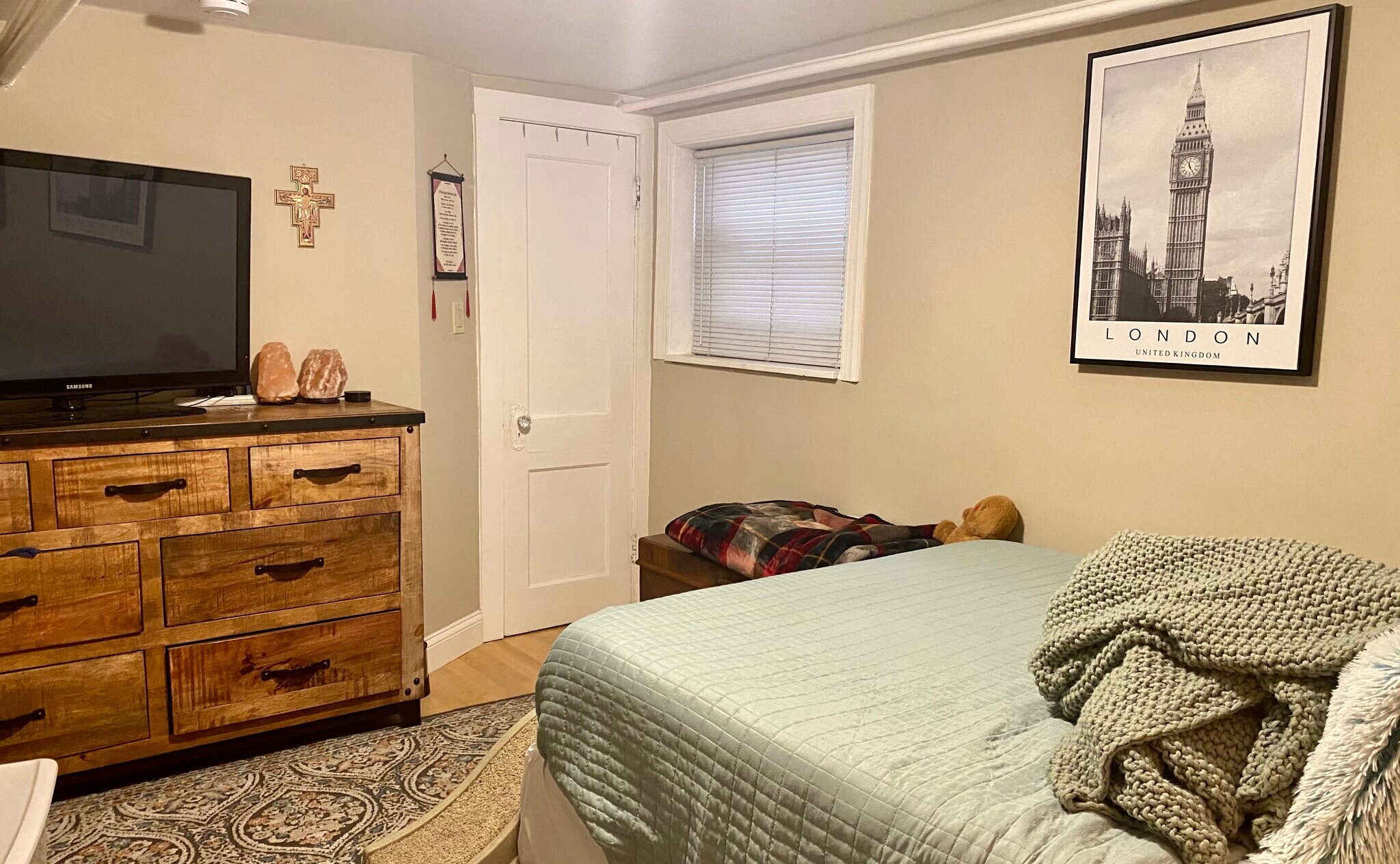 Bedroom - 1419 W Balmoral Ave