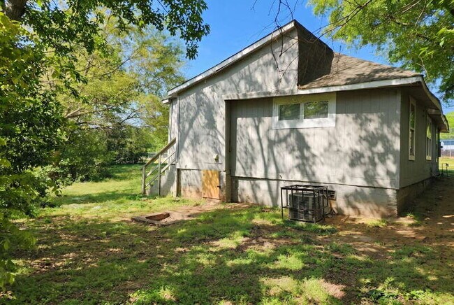 Building Photo - 218 Irving Ave