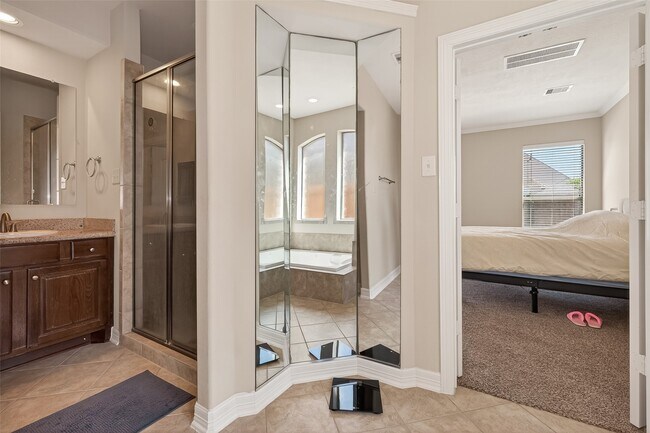 Building Photo - 4311 Red Oak Grove Ct