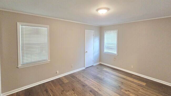 Building Photo - 3068 S Mendenhall Rd