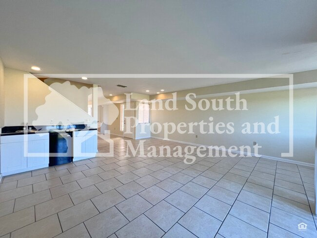 Building Photo - 707 Carpenters Way