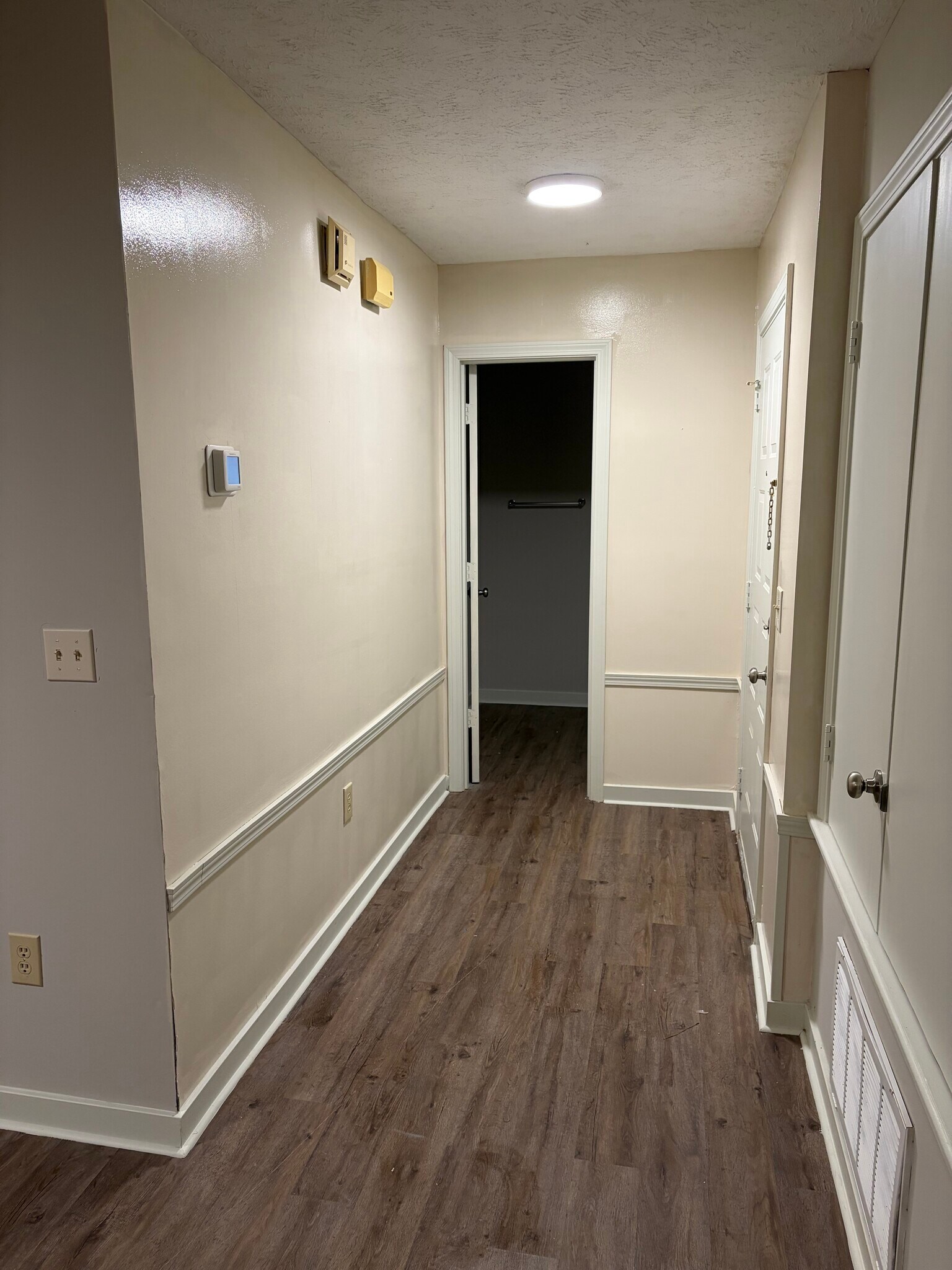 Building Photo - 2437B River Oaks Blvd