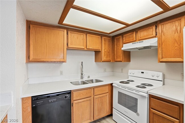 Building Photo - 916 Rockview Dr