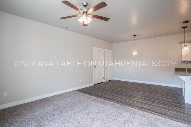 Building Photo - 71 W Silver Springs Dr