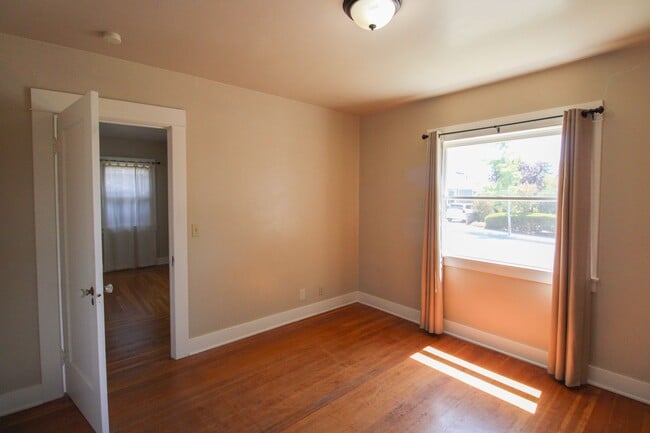 Building Photo - 2 Bedroom Bungalow Downtown SLO with Garage