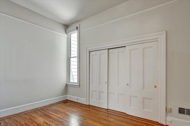 Building Photo - 656 Hayes St