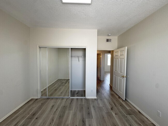 Building Photo - 1105 Meadowlark Way SE