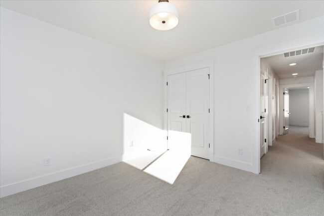 Building Photo - Brand New 3 Bed 2.5 Bath Townhouse With Many Amenities
