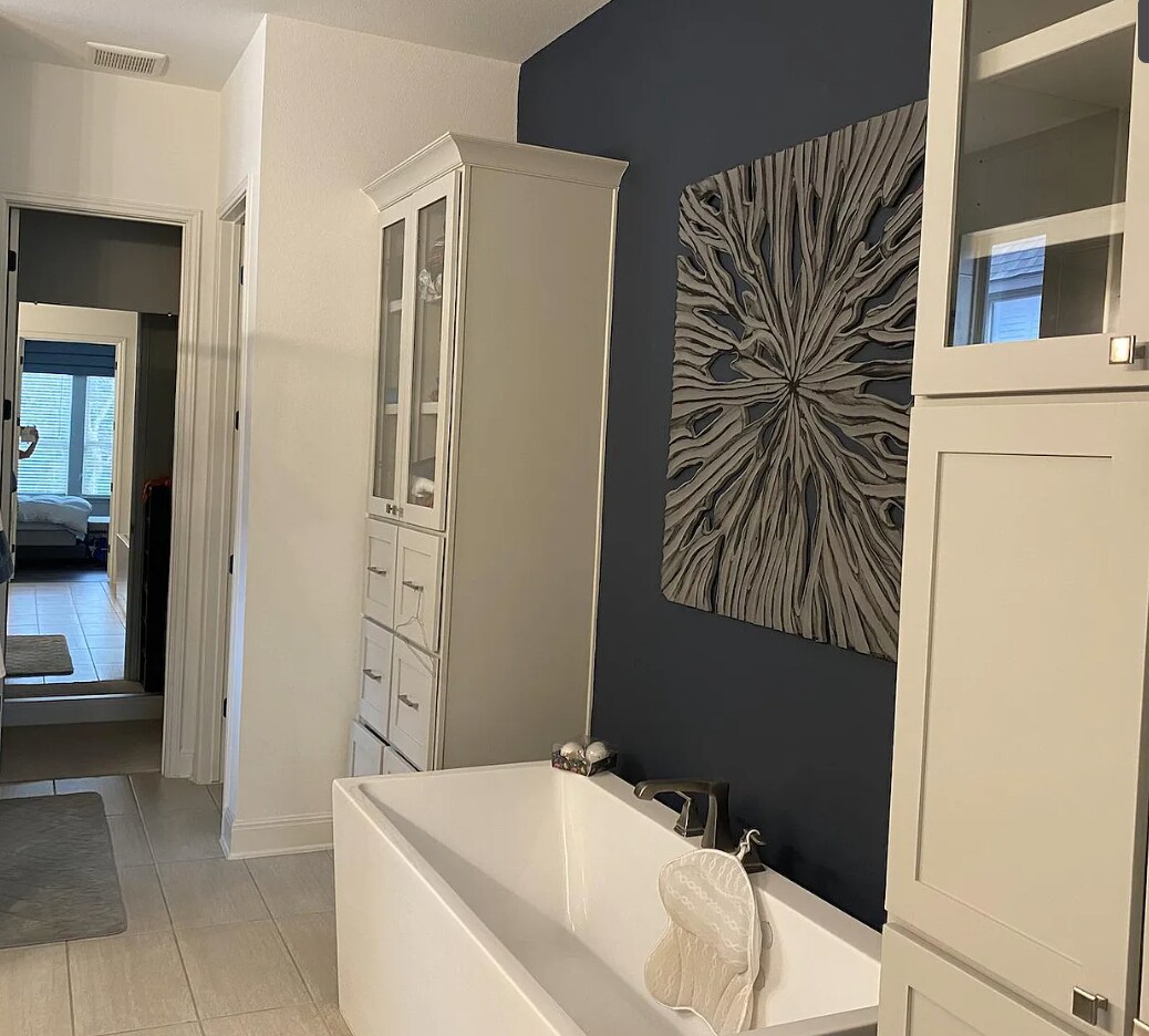 Built in shelving with soaking tub - 24719 Resort Pky