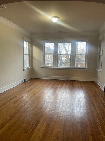 Building Photo - 8735 S Manistee Ave