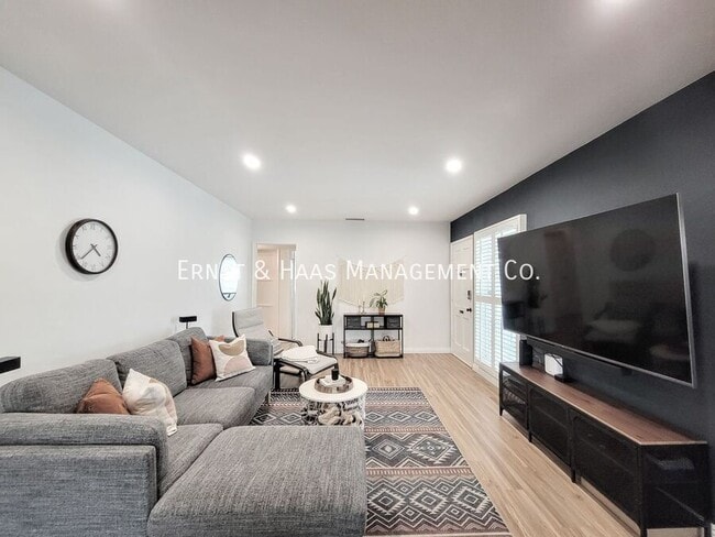 Building Photo - 5632 Hazelbrook Ave