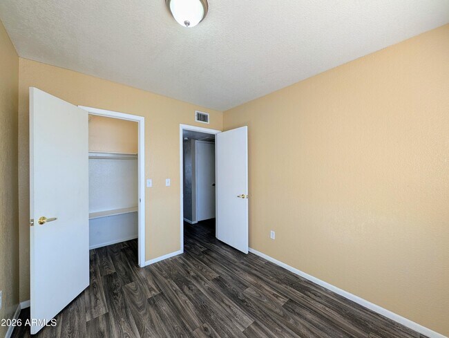 Building Photo - 9228 N 7th Ave