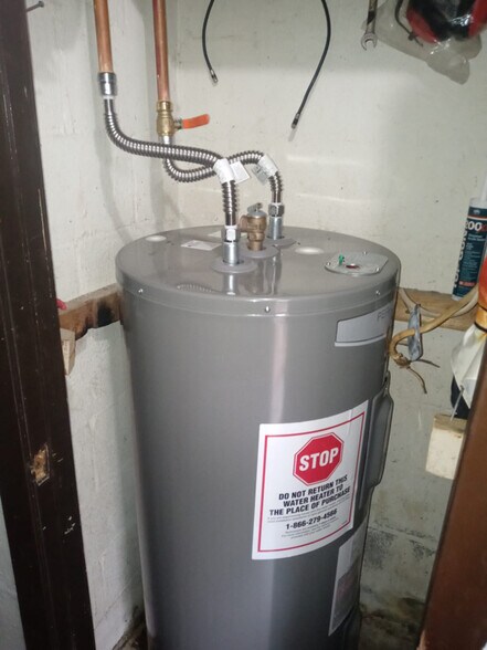 Building Photo - 904 E Lucas Ave