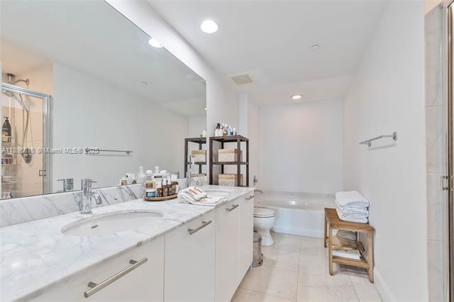 Building Photo - The Plaza 901 Brickell