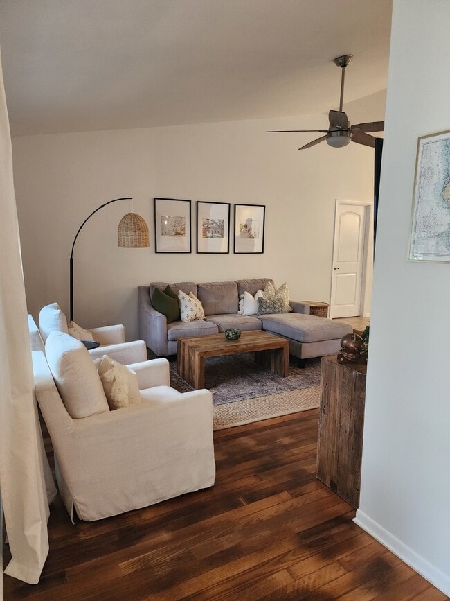 Building Photo - Pool home in Historic Tarpon Springs