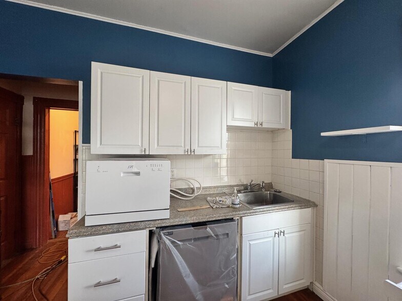 Building Photo - 27 Gilman Ter